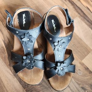 Thom McAn Wanda Leather Wedge Sandal Size 6